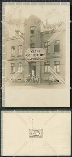 Foto AK Gelsenkirchen Haus Ansicht Foto mit Kinder junger Mann mit Fahrrad 1910