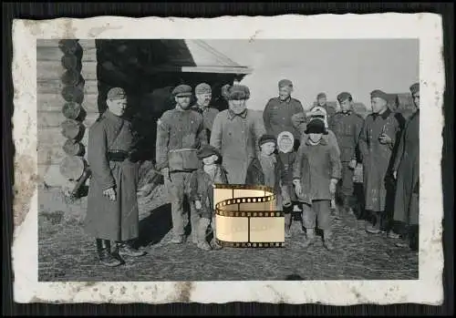 6x Orig. Foto Soldaten Quartier bei Bauern 1942-43