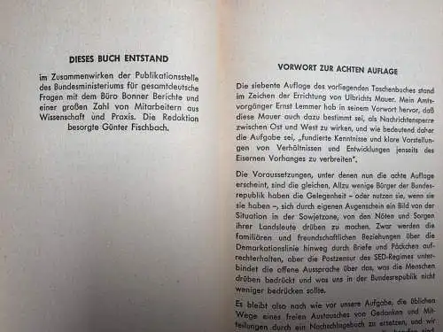 Ein Taschen u. Nachschlagebuch über die Sowjetische Besatzungs-Zone Deutschlands