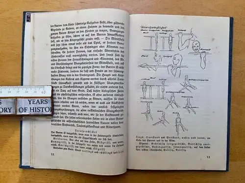 Spielen Tummeln Turnen von 1929 - an Barren Pferd Bock Kasten Tisch Turnlehre