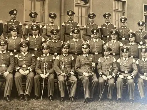 Foto Soldaten Wehrmacht 28x22 cm Gruppe Säbel Degen Kaserne 1936-39 auf Karton