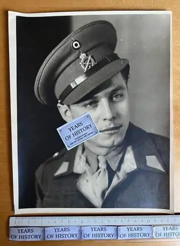 Original Foto Portrait Soldat in Uniform mit Schirmmütze 30 x 24 cm