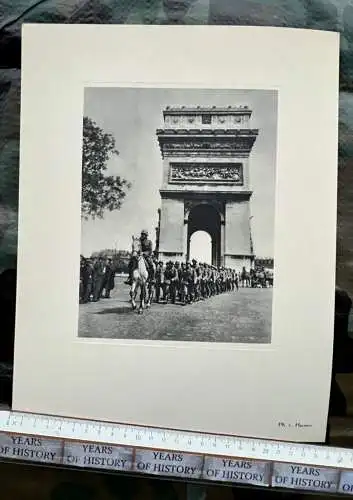 Original Druck 32 x 25 cm Karton 1940 Soldaten in Paris Frankreich