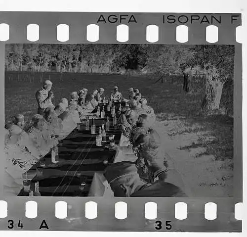 9x Original Negativ Soldaten Hindernisreiten Pferde Feierlichkeiten uvm. 1940-41