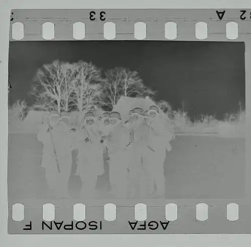 4x Original Negativ Soldaten der Luftwaffe in Frankreich 1943