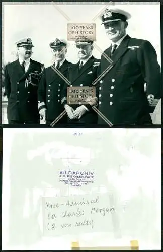 Großes Pressefoto Vizeadmiral Sir Charles Morgan u.a.