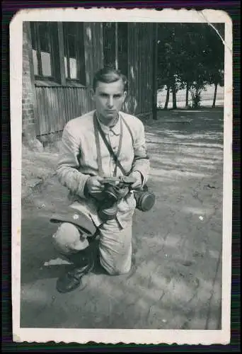 Foto Soldat mit Gasmaske Arbeitskleidung und Schiffchen 1940 Polenfeldzug