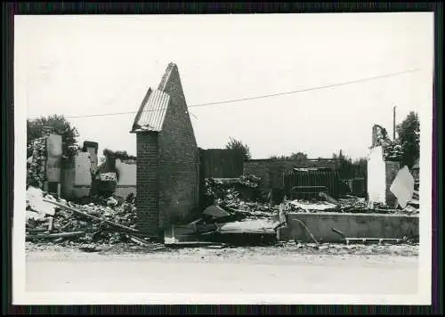 8x Foto Soldaten Wehrmacht Small village in France destroyed by war 1941-43