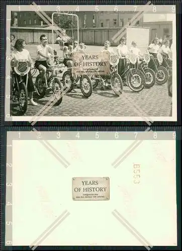 Foto um 1940 RC Durch Köln Merheim Weidenpesch 1901 Radsportclub mit Fahrrad