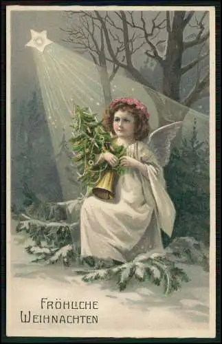 AK Präge Litho Weihnachten Engel mit geschmücktem Tannenbaum und Glocke 1914