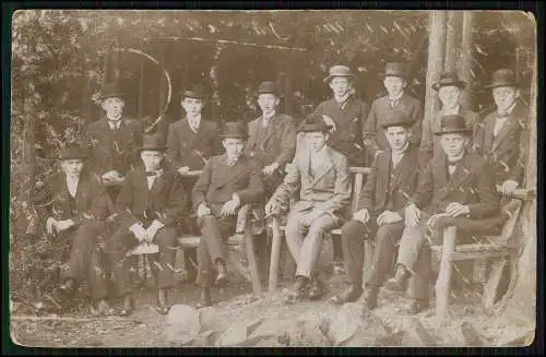 Foto AK Gruppen-Aufnahme junge Männer 1916 Feldpost Bahnpost Köln Gießen gel.