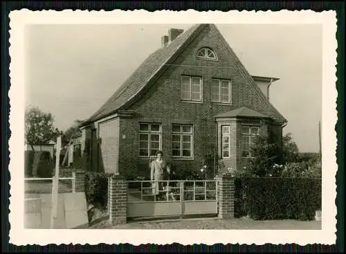 Foto Hausansicht mit Hecke und Tor Hausnummer 29 Straßenansicht 1940