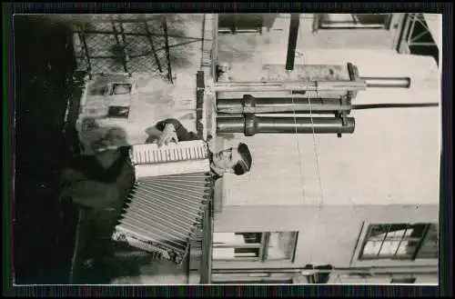 Foto Sänger Musik Band mit Gitarre Schlagzeug + andere Musikinstrumente 1950-60