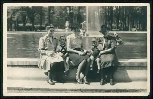 Foto AK Schlossgarten Schwetzingen Ausflug Kinder Mutti und Oma im Park 1943