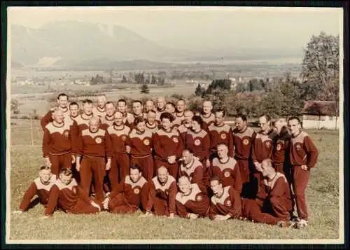 Foto AK Gruppe Trainingsanzug Abzeichen Schlägel und Eisen S&E Bergbau Bergwerk