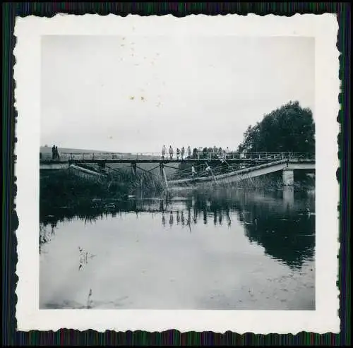 Foto von der Wehrmacht gebaute Brücke bei Villers-sur-Meuse an der Maas 1940