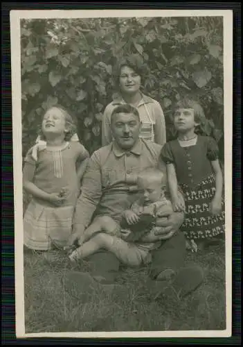 12x Foto Familie Kinder Jungs Mädchen fröhliches beisammen sein 1925-35