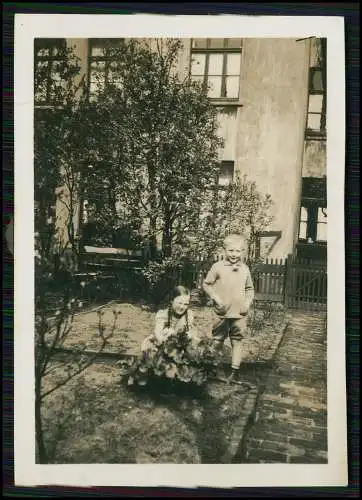 12x Foto Familie Kinder Jungs Mädchen fröhliches beisammen sein 1925-35