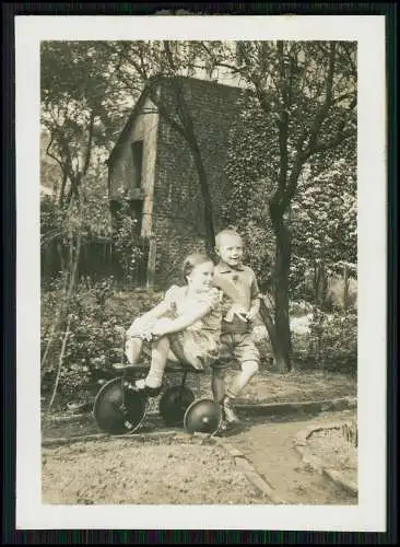 12x Foto Familie Kinder Jungs Mädchen fröhliches beisammen sein 1925-35