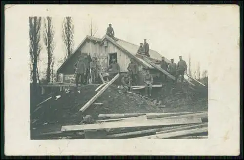 2x Foto AK 1.WK Soldaten beim Hausbau Zimmerer Westfront Feldpost 1916 gelaufen