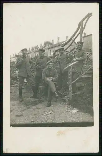 2x Foto AK 1.WK Soldaten beim Hausbau Zimmerer Westfront Feldpost 1916 gelaufen