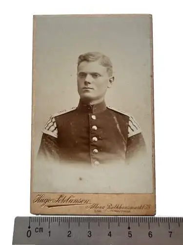 CDV Foto Soldat Portrait Musiker Uniform mit Schwalbennester H. Schlünsen Altona