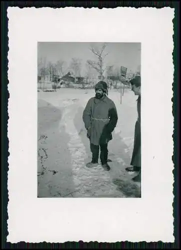 4x Foto Soldaten Wehrmacht Winter Frühjahr 1942 Quartier Bauern Dorf  Russland