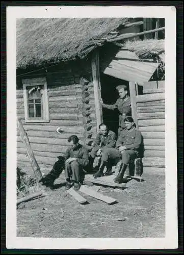 5x Foto Soldaten der  Wehrmacht Quartier bei Bauern Dorf in Russland 1942-43