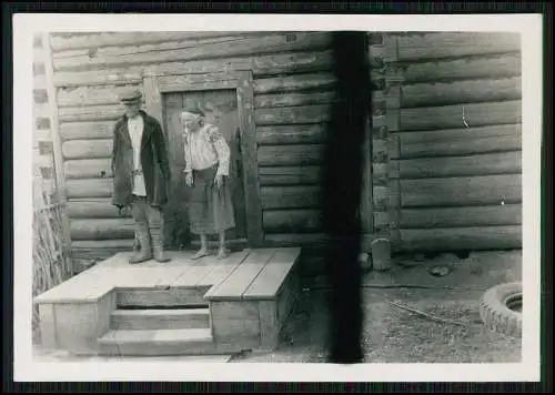 4x Foto Dorf in Russland Bauern Familie bei der Ernte Hütten Stroh 1942-43