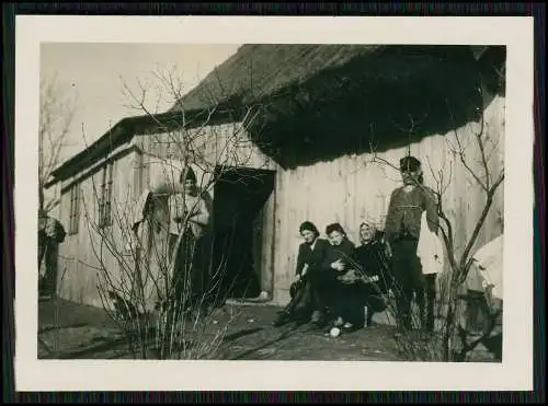 9x Foto Soldaten Wehrmacht Luftwaffe Quartier Dorf Polen oder Russland 1941-42