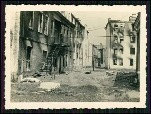 Foto Kriegszerstörung Straße mit Wohnhäuser in Frankreich 1941