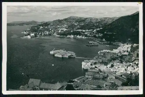 Foto 18x12cm Kristiansholm Bergen Norwegen Hafen - Luftbild Fliegeraufnahme 1942