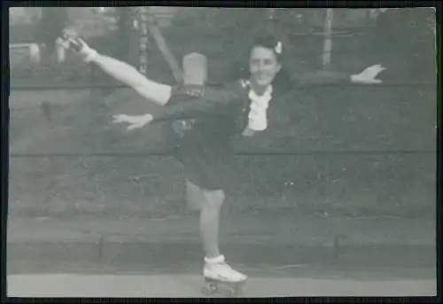 2x Foto und Plakat 1951 - U. Ante F. Emanuel Dortmund Rollschuh Rollkunstlaufen