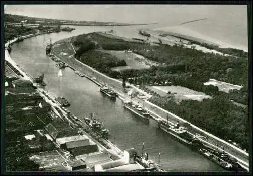 Foto AK Neufahrwasser Gdańsk Danzig Partie Hafen-Kanal Dampfer Schiffe Luftbild