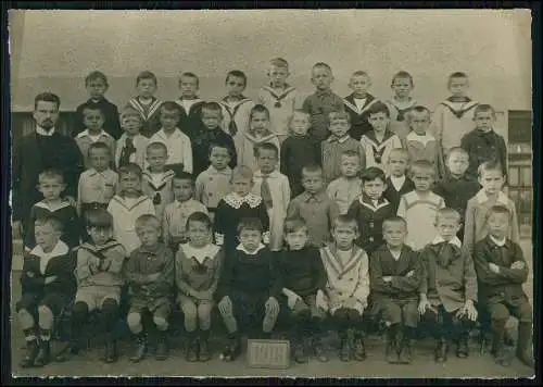 Foto 18 x 13 cm Schule Schulklasse Jungs kurze Hose mit Lehrer 1916