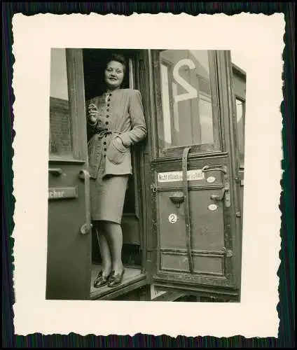 6x Foto elegante hübsche junge Dame am Bahnhof und vieles mehr 1939