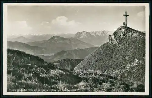 FotoAK Hochgerngipfel mit Kaisergebirge Großvenediger Bergsteiger am Gipfelkreuz