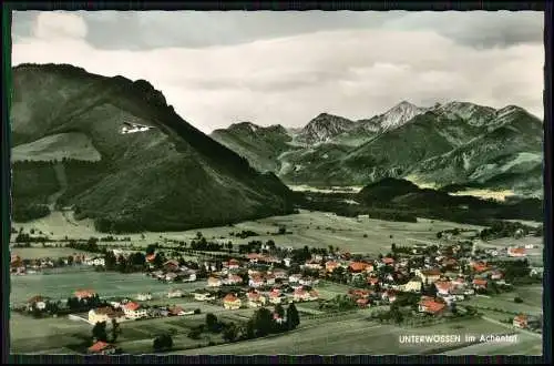 Foto AK Unterwössen Achental, Gesamtansicht mit bayerischen Alpen Couleur Karte