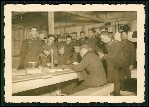 7x Foto Soldaten Wehrmacht Spaß und Freizeit in der Kaserne und auf der Stube