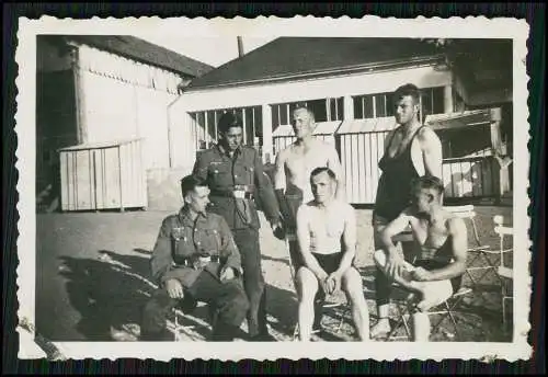 Foto Soldaten der Wehrmacht Baden am Fluss Freizeit mit Paddelboot uvm. 1942