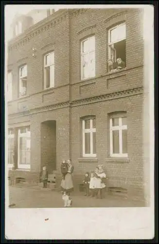 Foto AK Dortmund-Lütgendortmund - Straße Flaspoete 63 Hausansicht Personen 1915