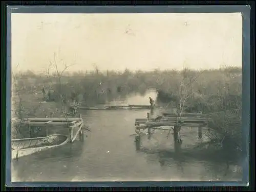 Foto 1. WK bei Saint Quentin Aisne kleine Brücke über Fluß Kriegszerstörung 1918