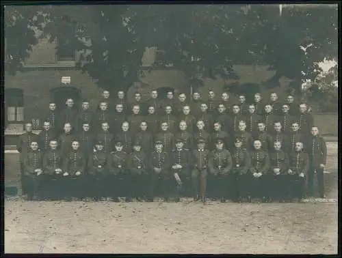 Foto 22x16 cm Soldaten 1925 Gruppe Kompanie Unterrichtsgebäude Kaserne Lehrgang