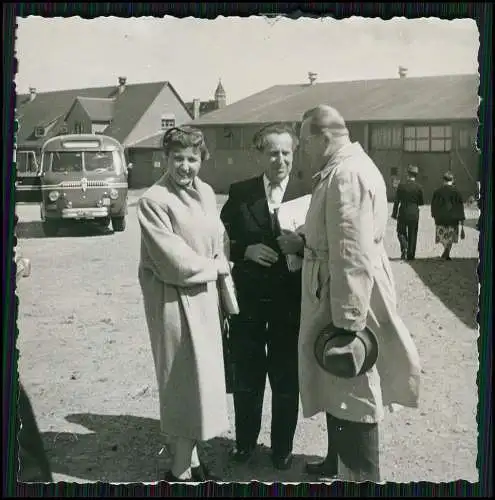 Foto 8x8cm Fritzlar 1954 Komponist Richard Gress mit mit Gattin vor Aufführung