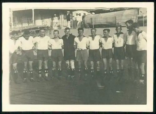 Foto 18×13cm Fußballmannschaft auf Kreuzer Köln Kriegsschiff Marine an Bord 1938