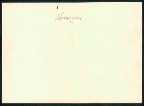 Foto 18×13 cm kleiner Hafen in Norge Norwegen Boote Kirche im Hintergrund 1941