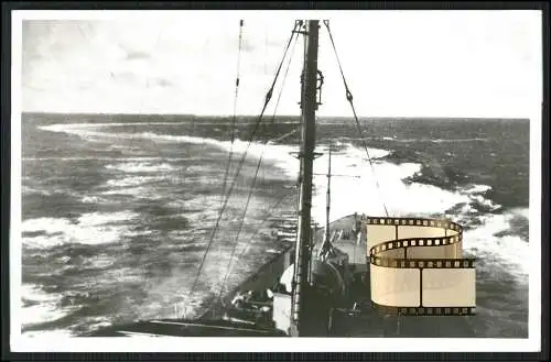 Foto AK Schlachtschiff Tirpitz - Torpedo Laufbahnen ausweichend