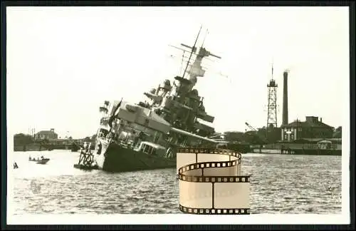 Foto AK Panzerschiff Deutschland bzw. Lützow - Kriegsschiff Schräglange Krängung