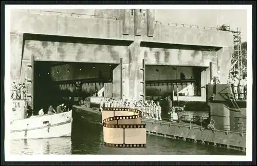 Drüppel Foto AK U-Boot Unterseeboot Bunker Shelter in Lorient von Todt OT erbaut