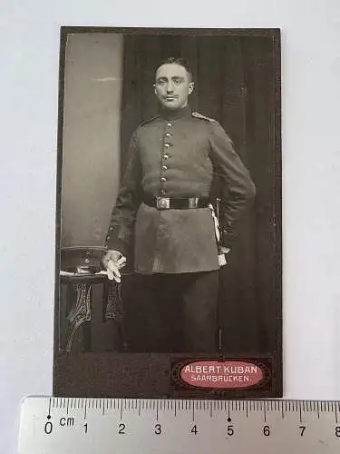 CDV Foto Soldat in Uniform mit Seitengewehr - Atelier Albert Kuban Saarbrücken